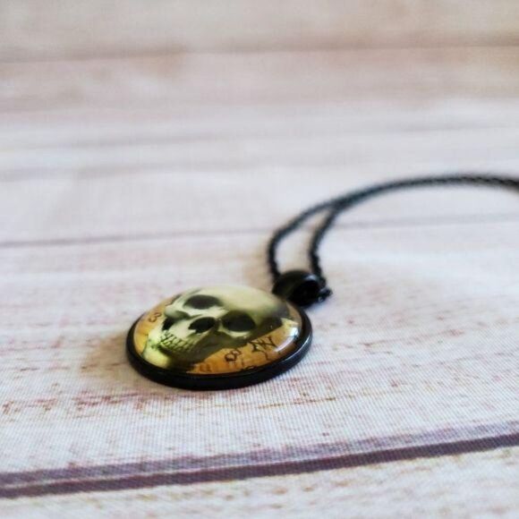 Spooky Skull Pendant Gothic Halloween Chain Necklace - Picture 4 of 8